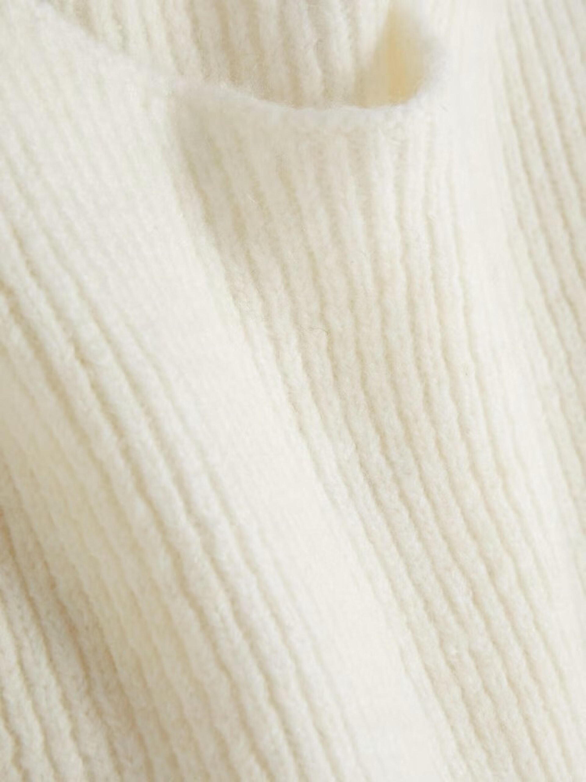 Jersey Acanalado Con Escote Oblicuo - 40