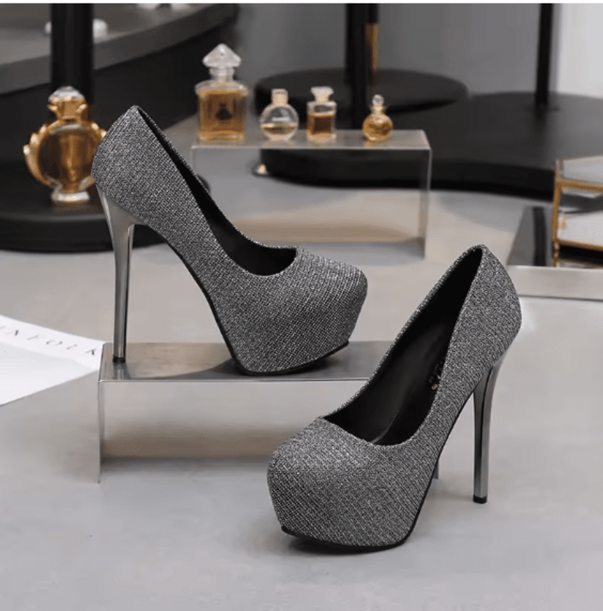 Tacones Altos Brillantes - 3